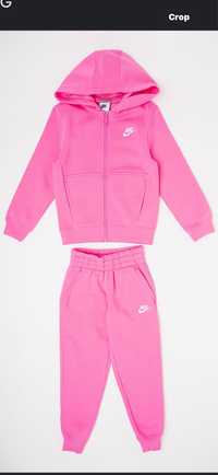 Розов екип Nike