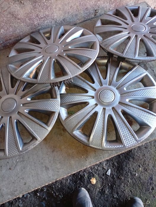 Продам колпаки на 15 в нормальном состоянии