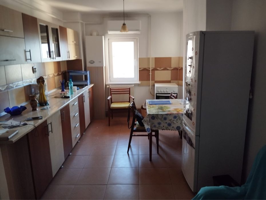 De închiriat apartament cu 3 camere zona Micro 3
