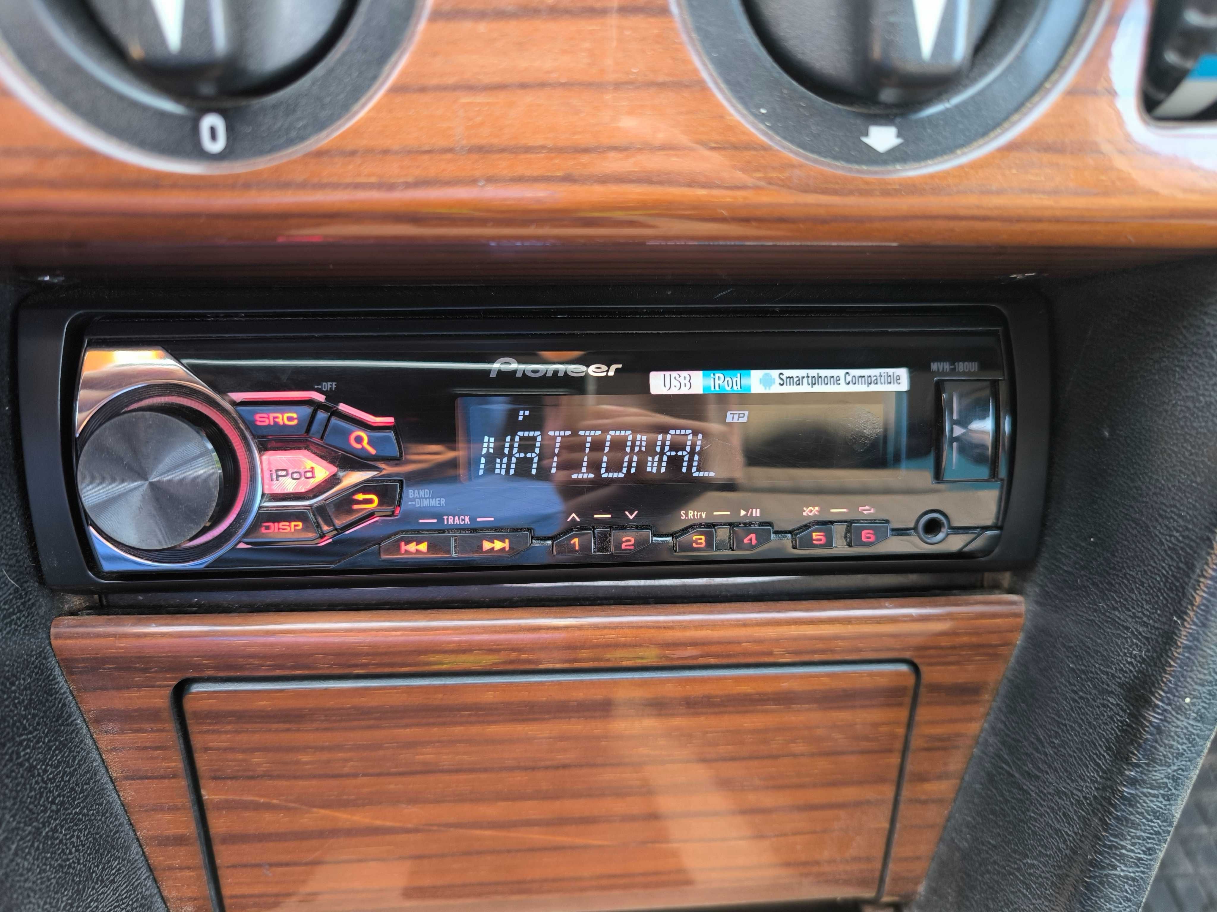Vând radio auto pioneer