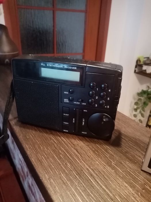 Vind radio 3 buc  sony universal  și digital