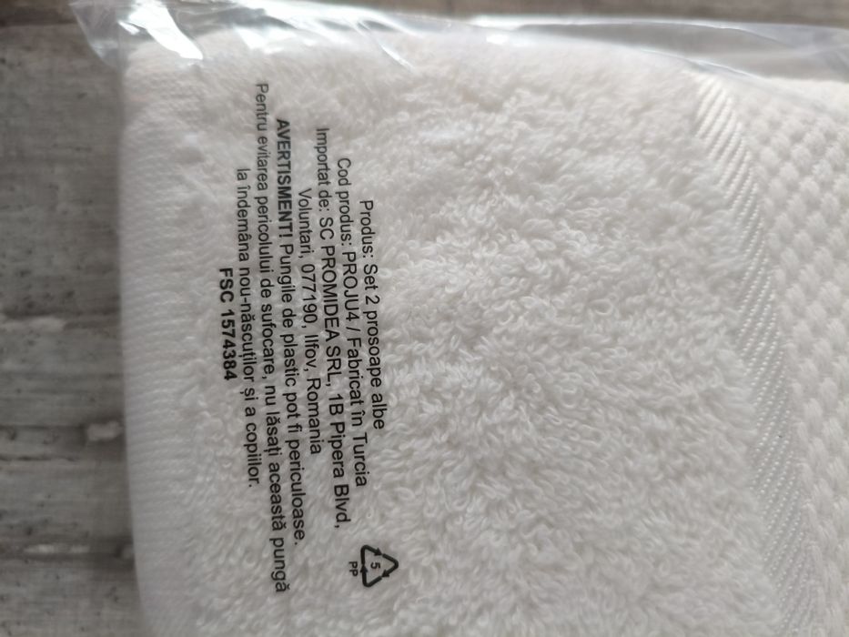 Set prosoape baie/ Avon/ absorbție excelenta/ prosoape albe/ noi