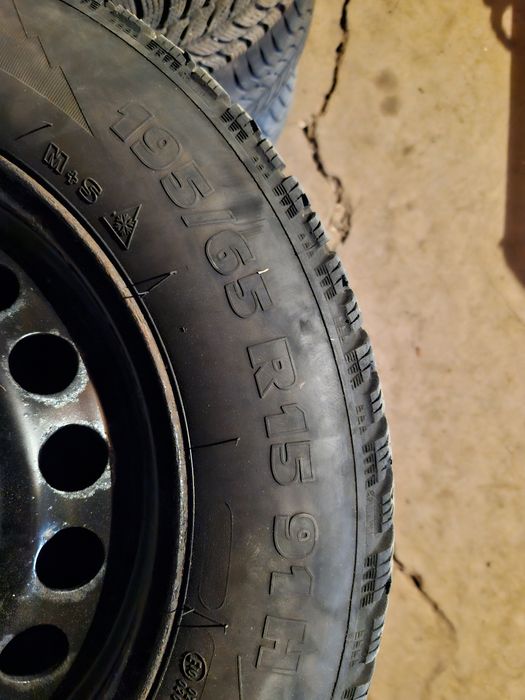 Vand 4 roti de iarna in stare foarte buna cu jante de tabla