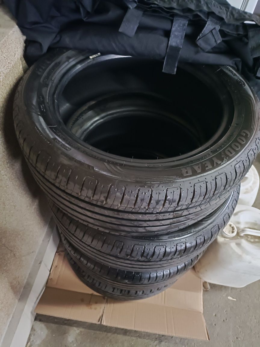 Шины Goodyear 215 /55 /17