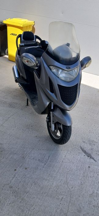 Vând scuter 125cm