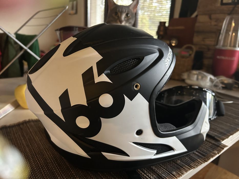 Каска за колело 661 sixsixone