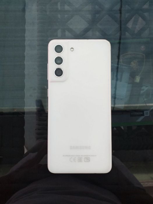 Samsung S21 FE sotiladi.