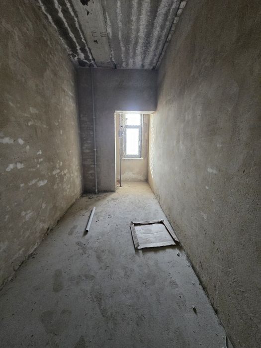 31 maktab oldida  5qavatlik yangi gʻishtli uyning 1qav