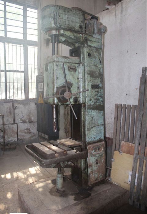 Tokarni drel hamma narsai bor ishlab turibdi