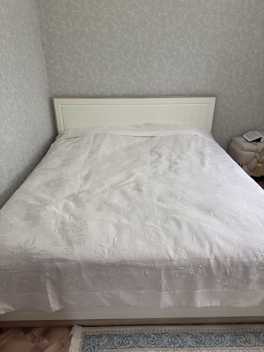 Кровать двуспальная