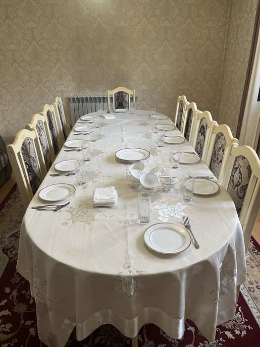 Стол для гостиной. 12 стульев  в компелкте