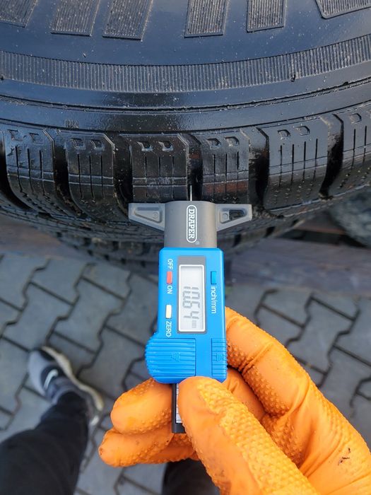 Roți jante cu anvelope de iarna 5x139.7  235/75/15 r15