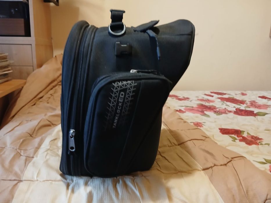 Vând, tank rucsac ,cutie , top case GIVI