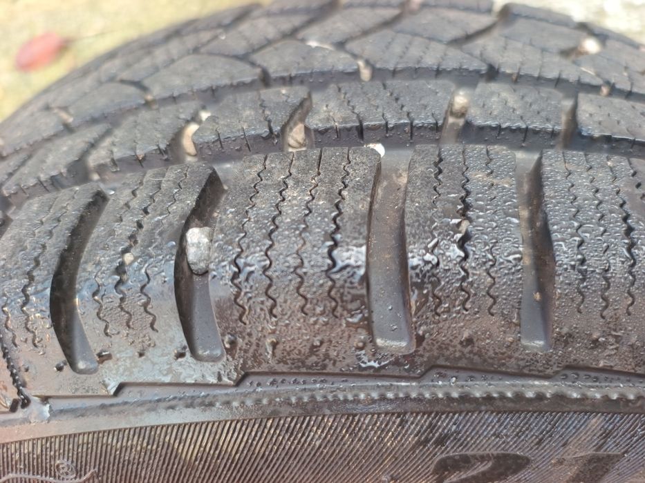 Vând set de 2 cauciucuri all season 215/60/17 aproape noi