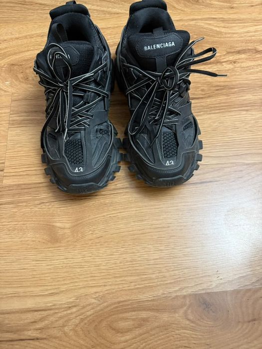 Balenciaga track спешно