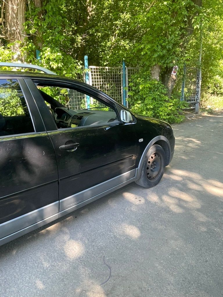 Vind auto vw polo cross