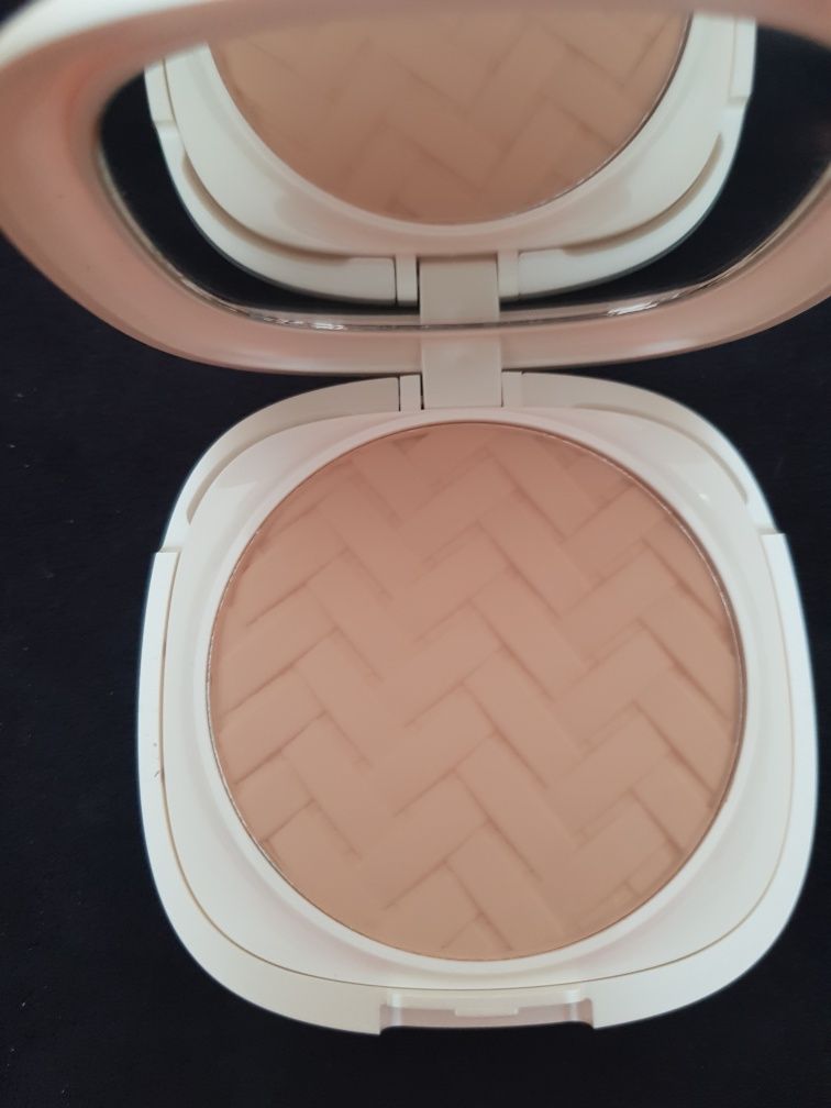 Kiko Milano Dolce Diva SPF 50 пудра фондьотен