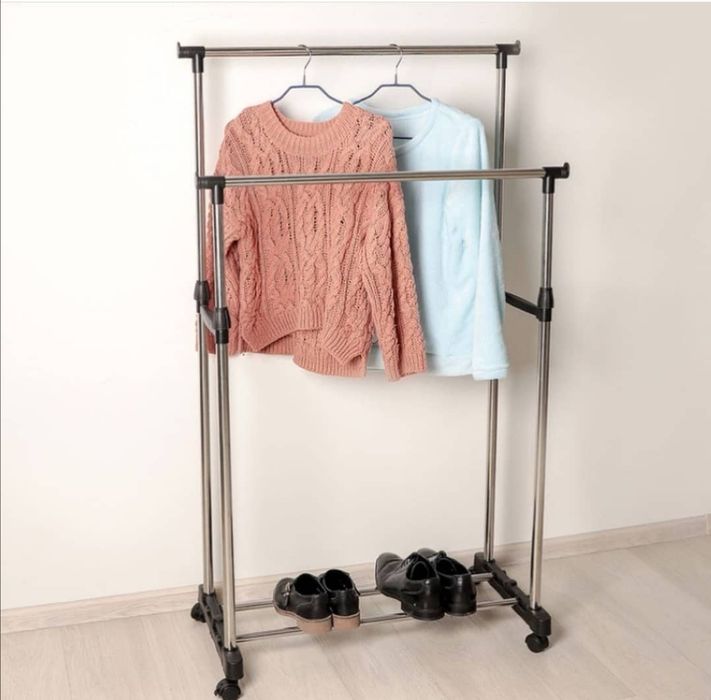 Продам две вешалки для одежды.