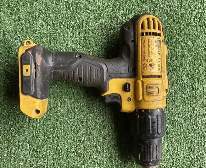 Bormașina Dewalt cu acumulator