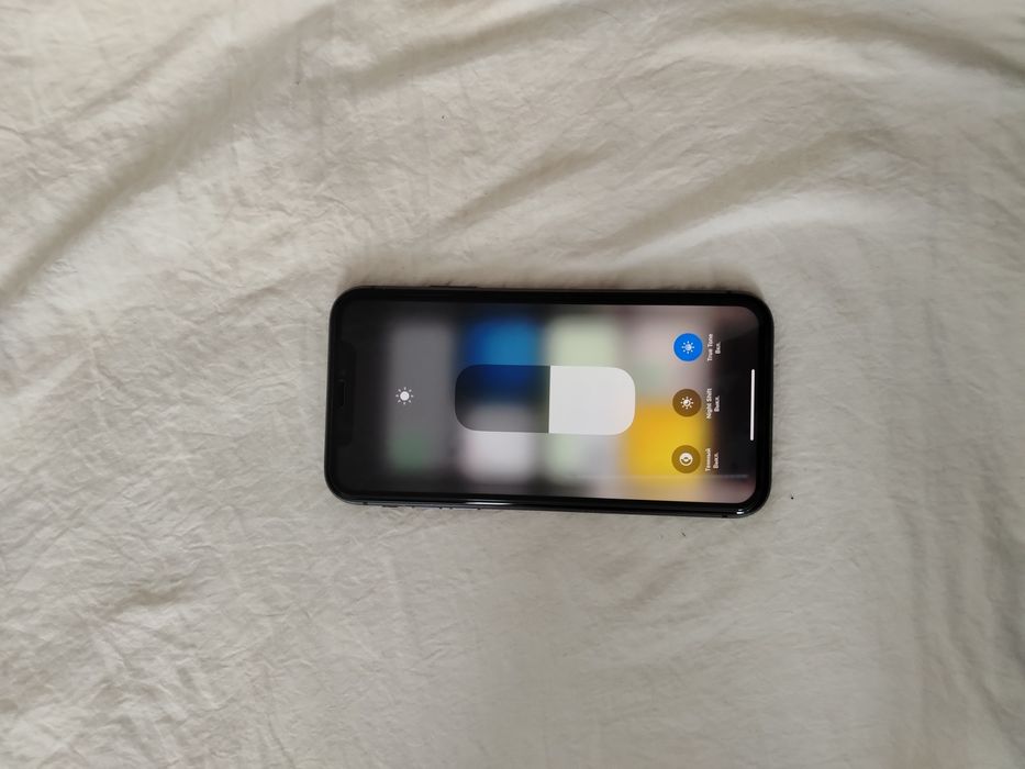 Айфон 11 /64 телефон