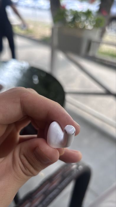 Левое ухо airpods 4 без шумоподавления