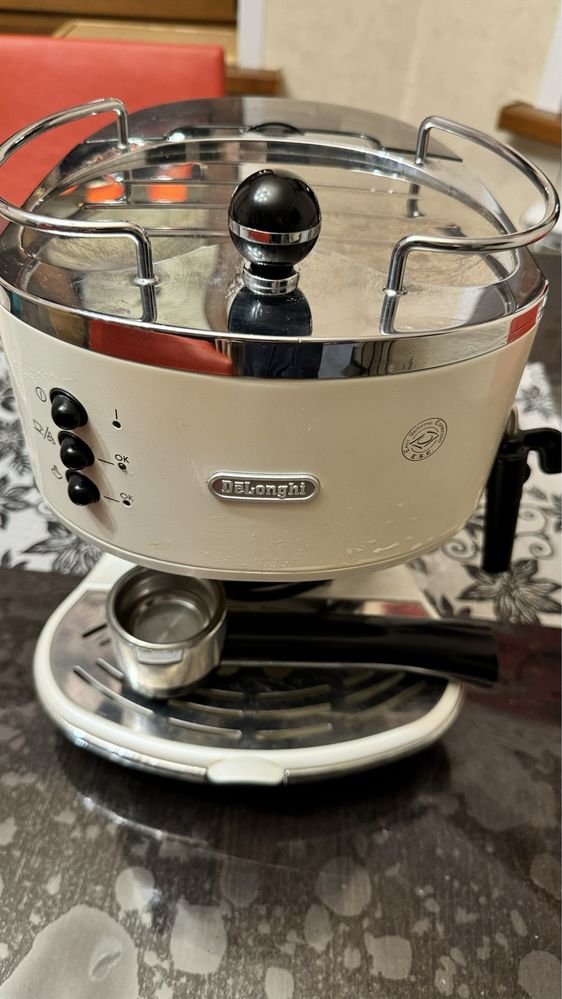 Продам рожковую кофеварку Delonghi EC-0311W