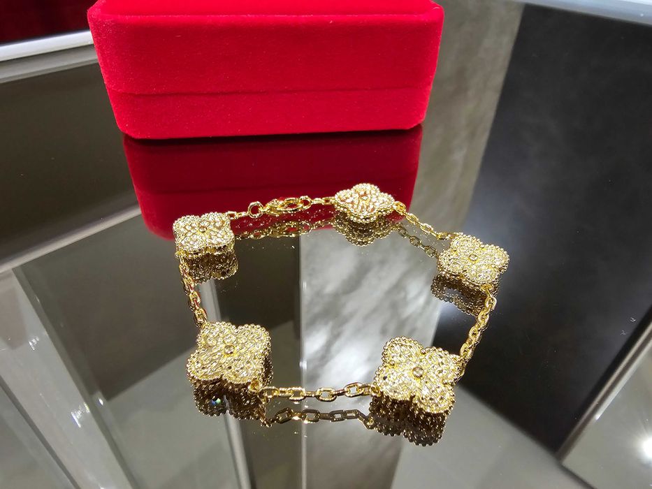 Van Cleef & Arpels VCA Gold 5 Motifs Vintage Alhambra Дамска Гривна