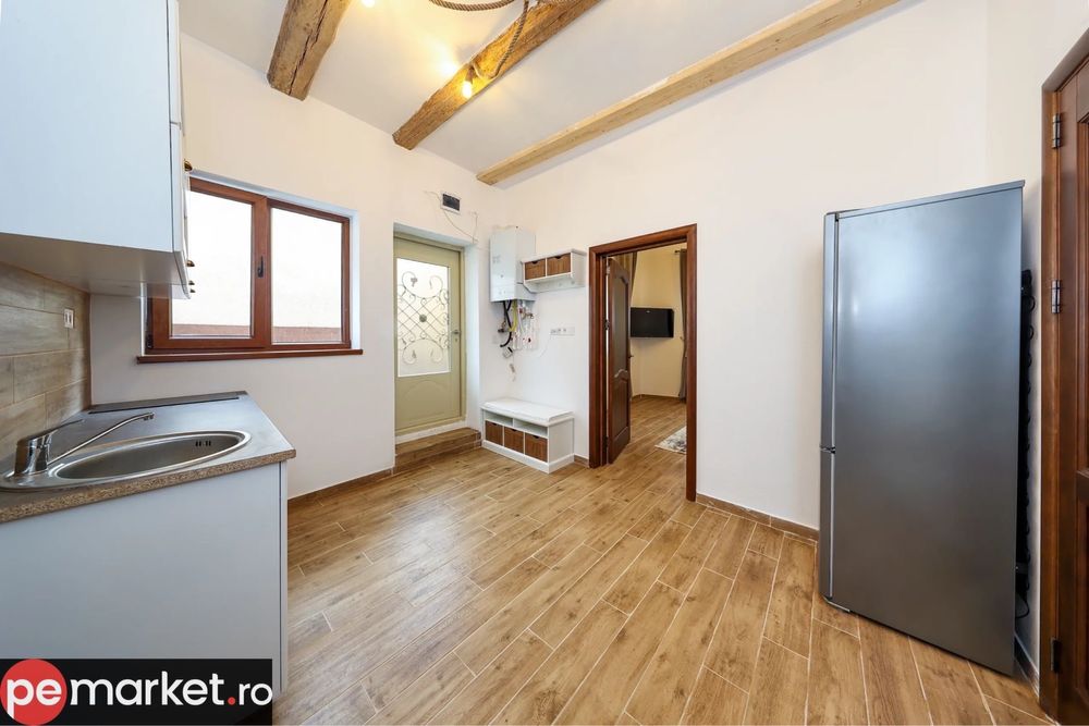 PROPRIETAR vand casa SINGUR în CURTE in Centru vechi
