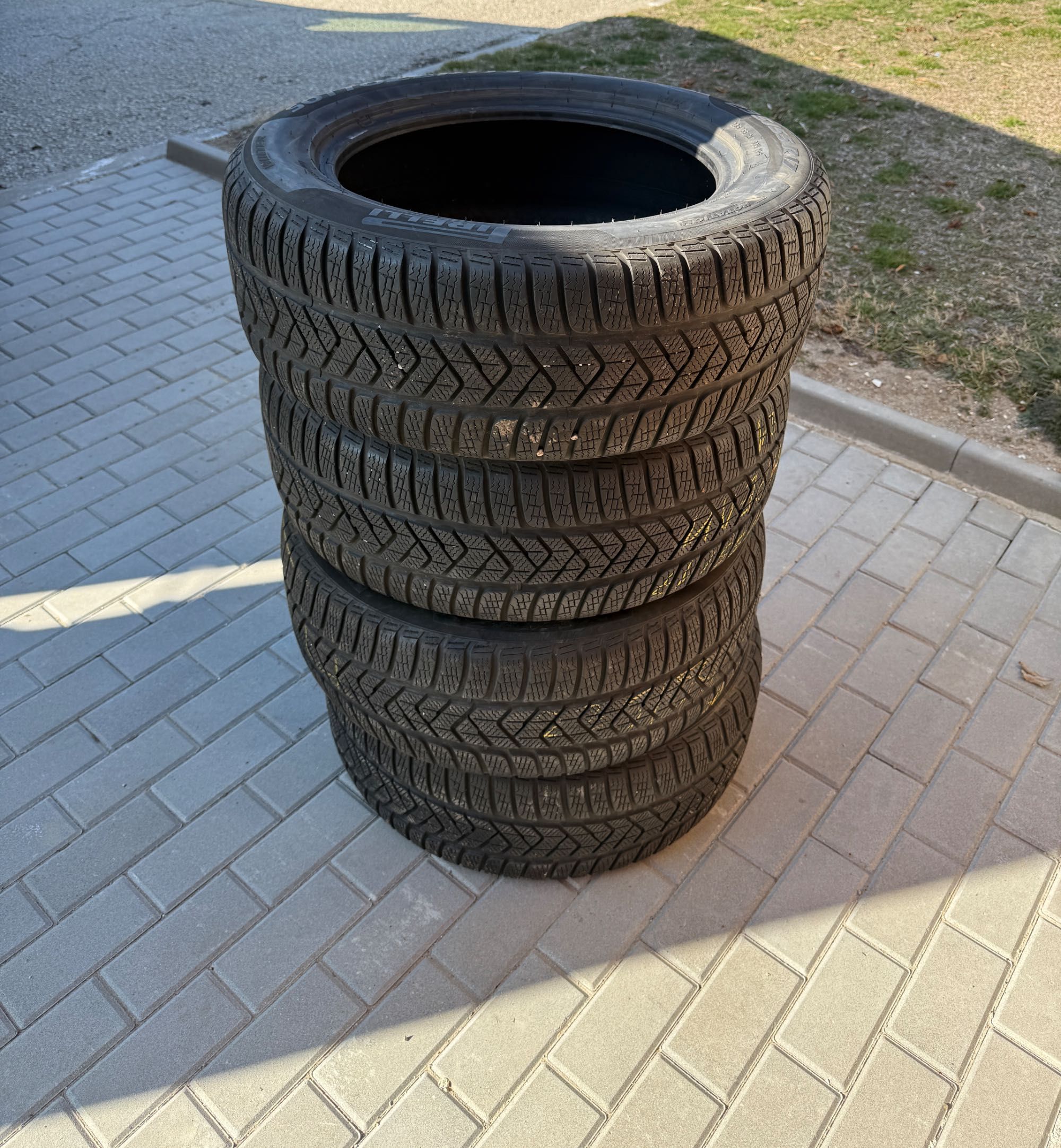 Зимни гуми Пирели 235 55 17