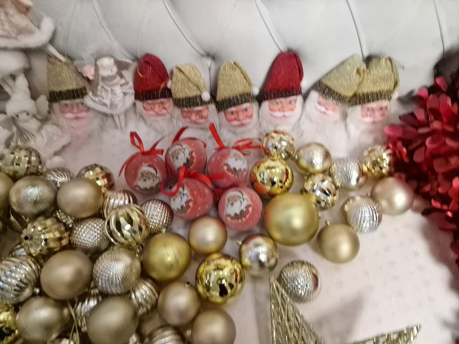 Lot decorațiuni brad ,globuri...