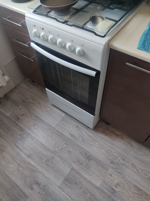 Продам газовую плиту