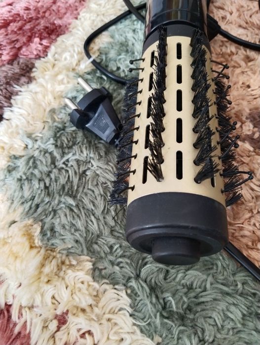 Вращающаяся фен-щетка SOKANY . Б/у в хорошем состоянии продам за 3.000