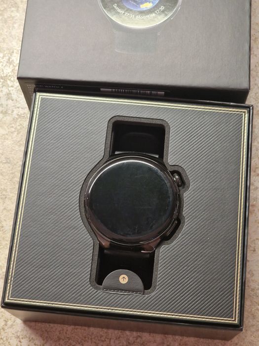 Смарт часовник Huawei watch 4