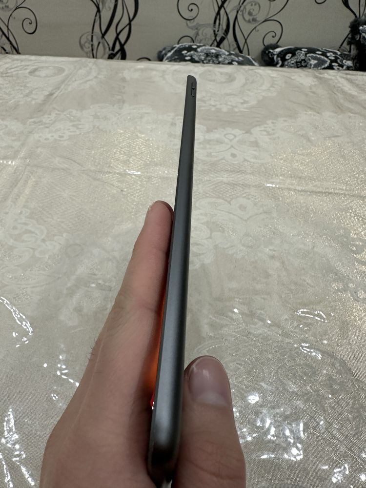 Apple ipad 8/10,2/128gb +Apple pencil