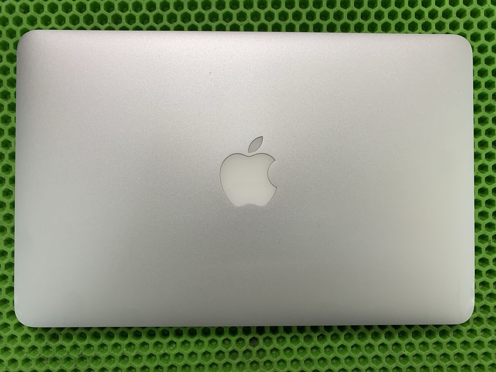 Macbook Air 11 2015. Core i5. Рассрочка есть.