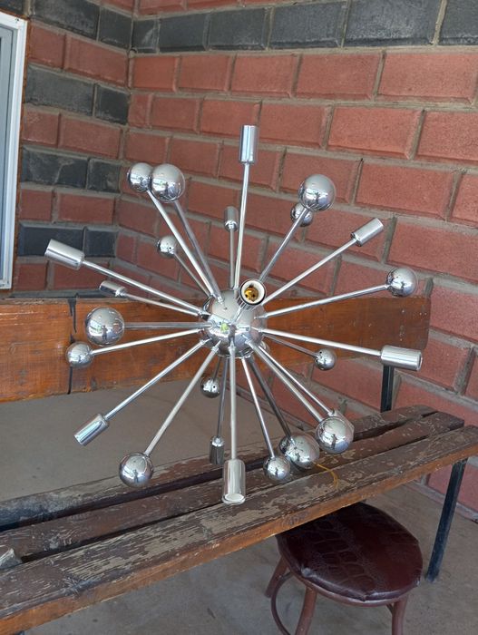 Люстра. Красивая новая