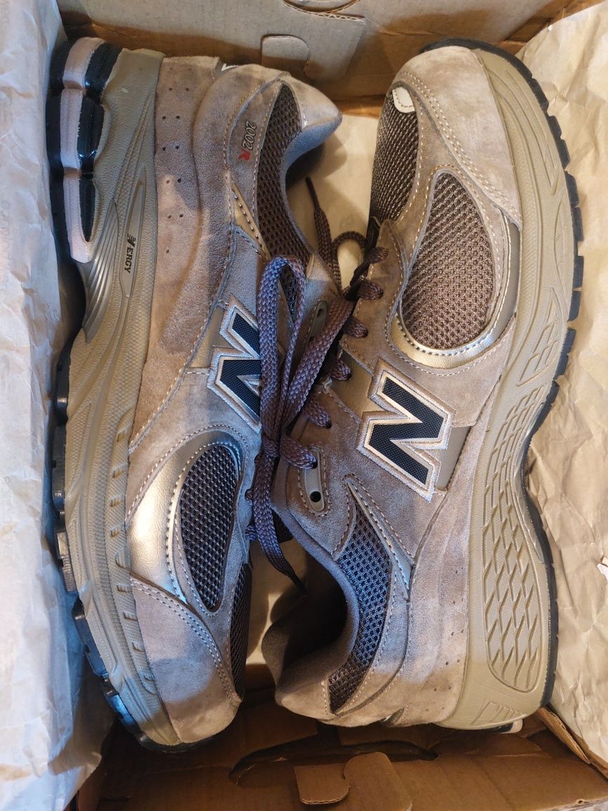 New balance 2002r
