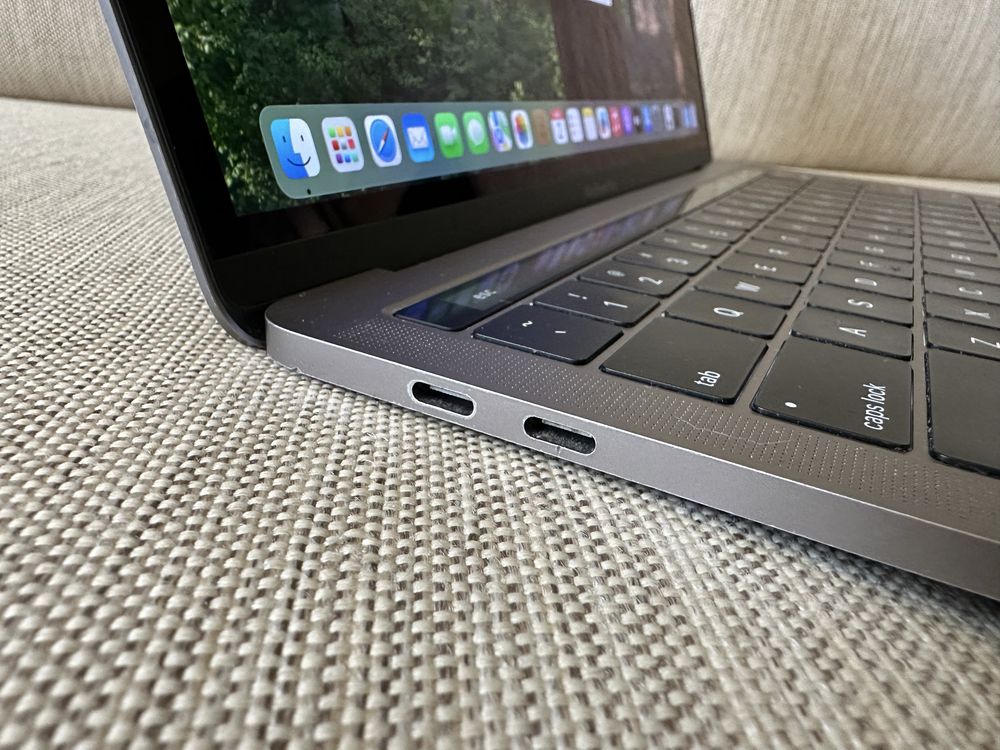 MacBook Pro 13.3” i7-8th gen/16/1000 / 2018