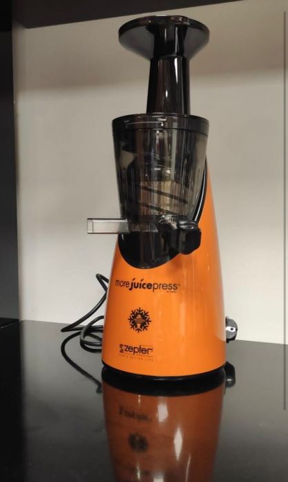 Соковыжымалка оригинал почти новый