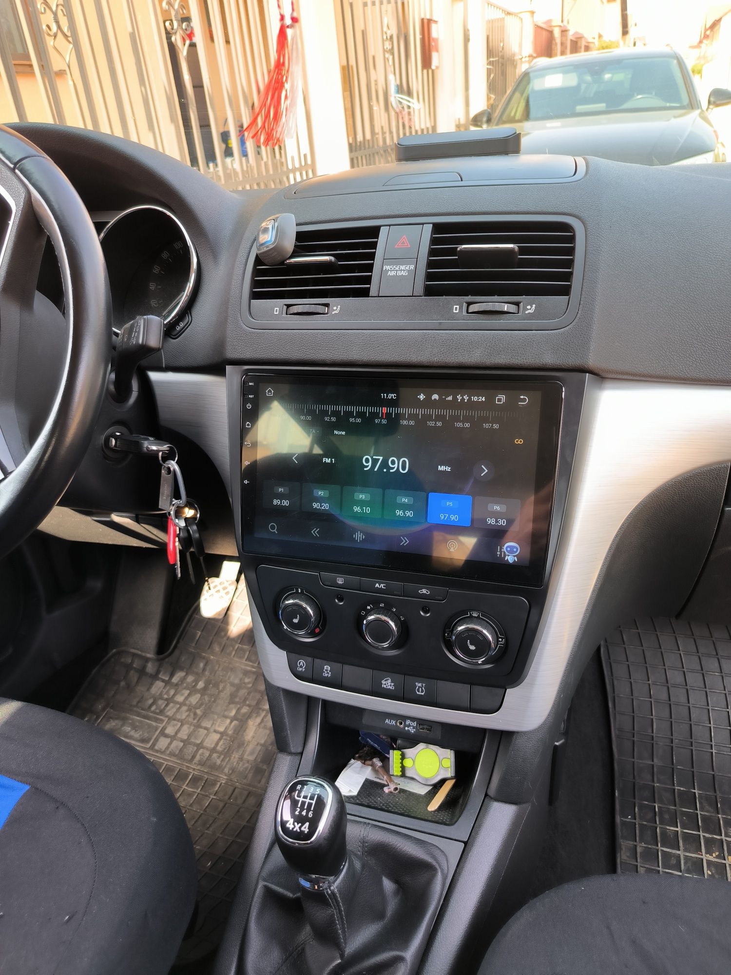 Navigatie android Skoda Yeti rama inclusa Waze YouTube GPS USB