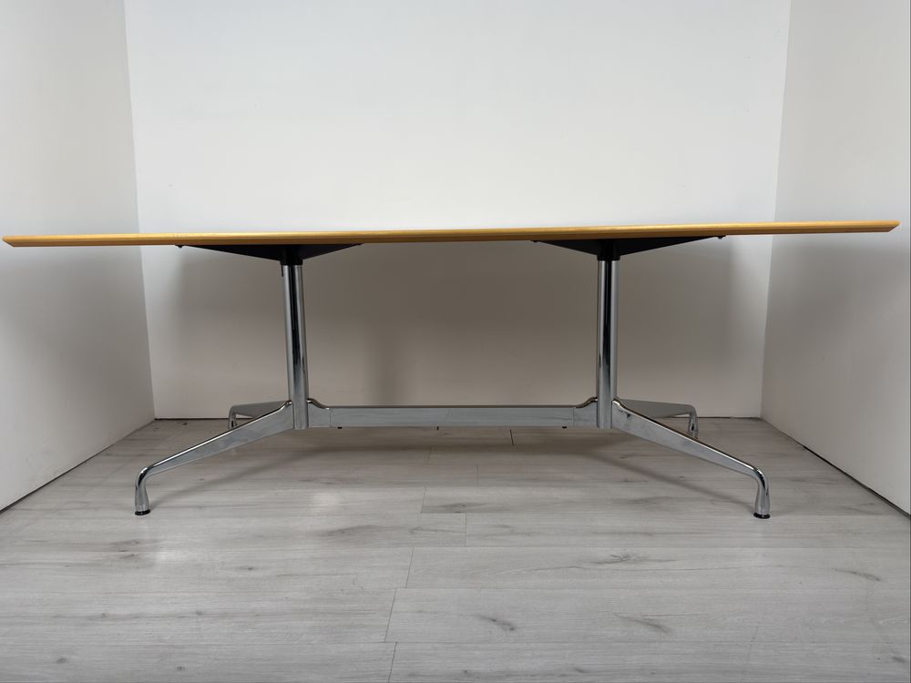 Дизайнерска конферетна и трапезарна сегментирана маса от Vitra Eames