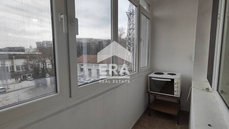 Дава се под наем Тристаен апартамент в Варна, ЖП Гара - 44 кв.м за 306 € - Снимка #3