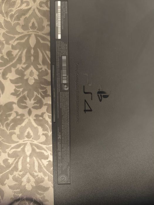 Playstation 4 500ГБ Продавам