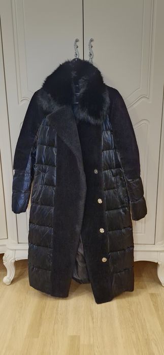 Зимняя куртка с натуральным мехом, очень тёплая,размер 44-46.