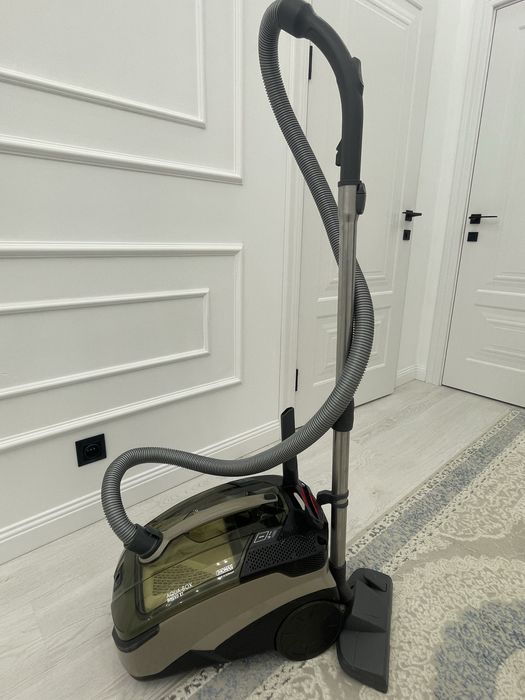 Продаю пылесос Thomas Mokko XT серый