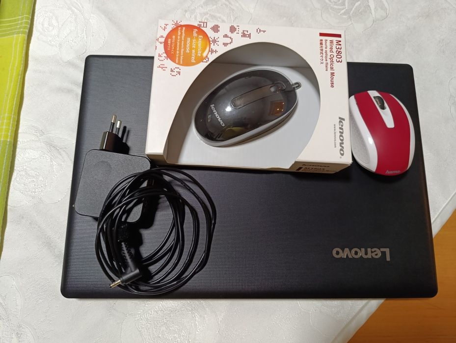Laptop Lenovo și două mouse noi.Nu Trimit