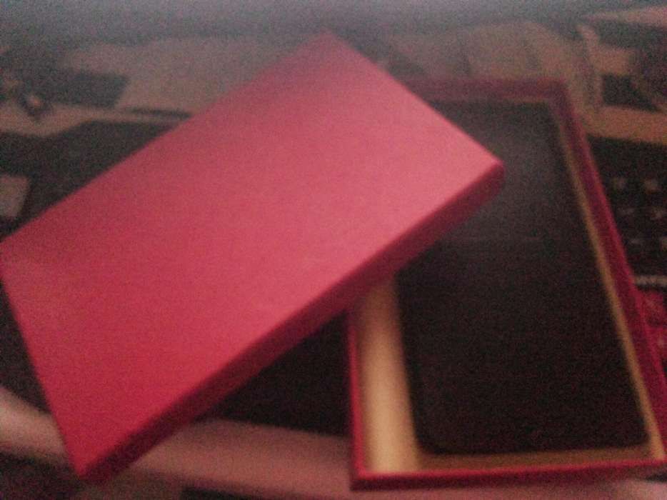 Husa PREMIUM ASUS ZENFONE 3 ULTRA în cutie cadou tip carte plus laveta