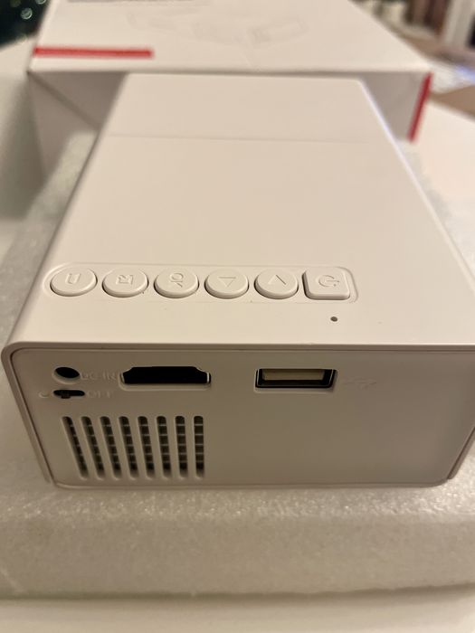 Мини проектор за домашно кино