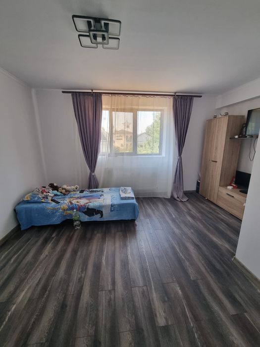 Casă 4 camere de vânzare