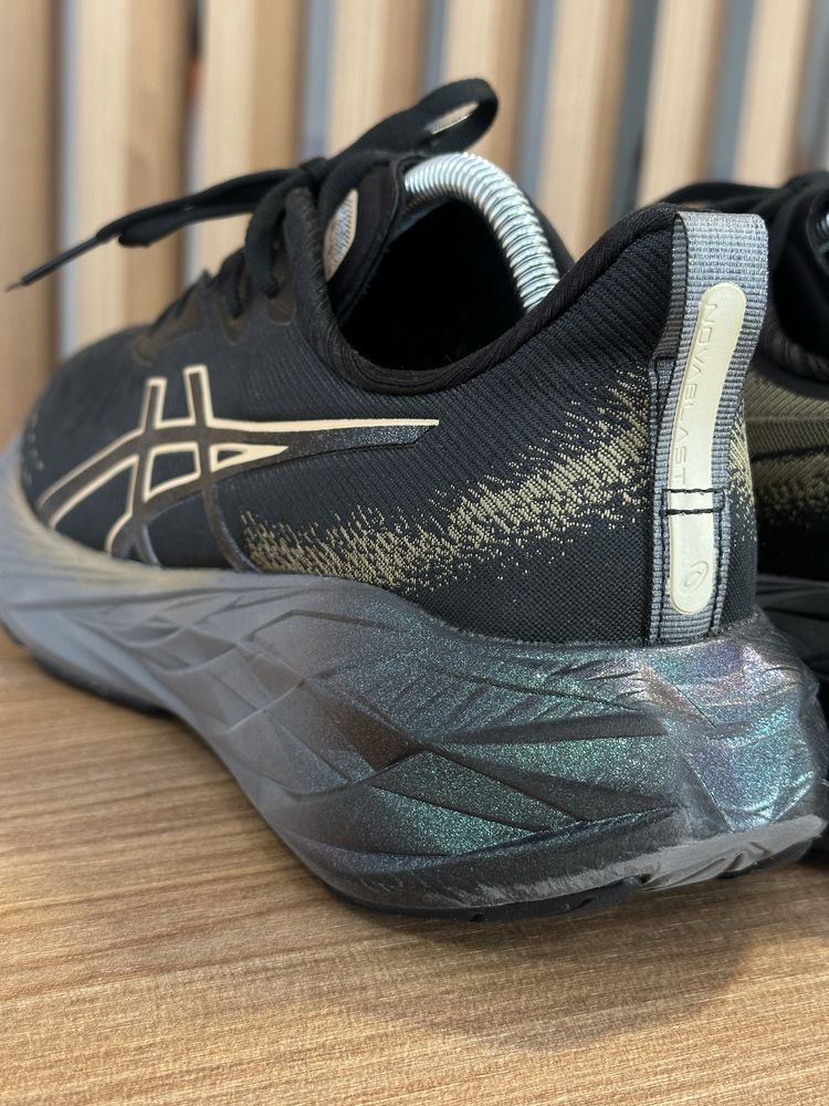 Asics Novablast 4 PLATINUM 44